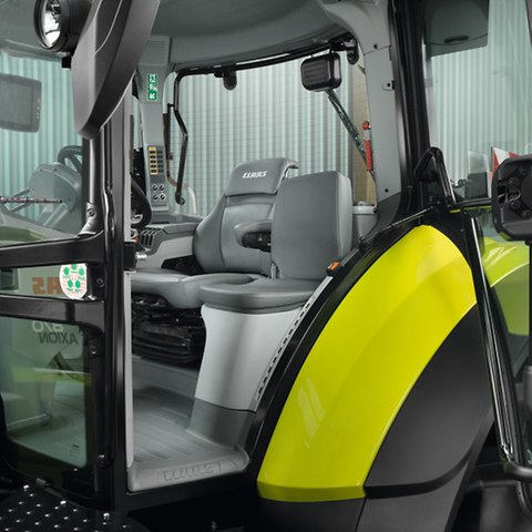 AXION 800 Stage V